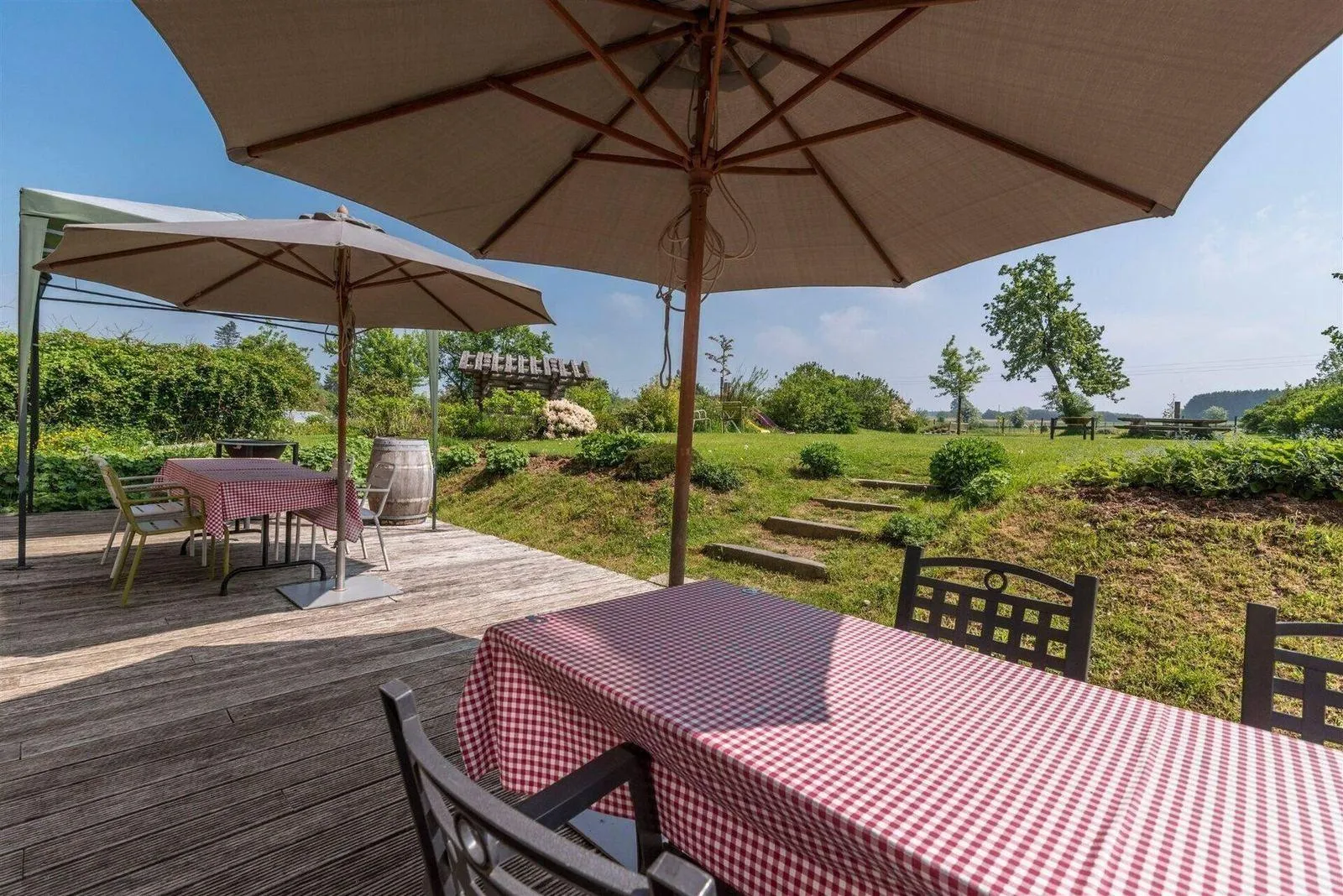 ArdenNest terras met eethoek voor groepen